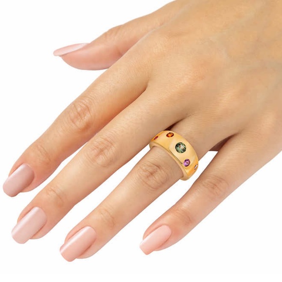 Jewelry - 14kt yellow gold ring with 5 sapphires